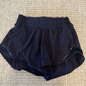 Black lululemon hottyhot size 2
